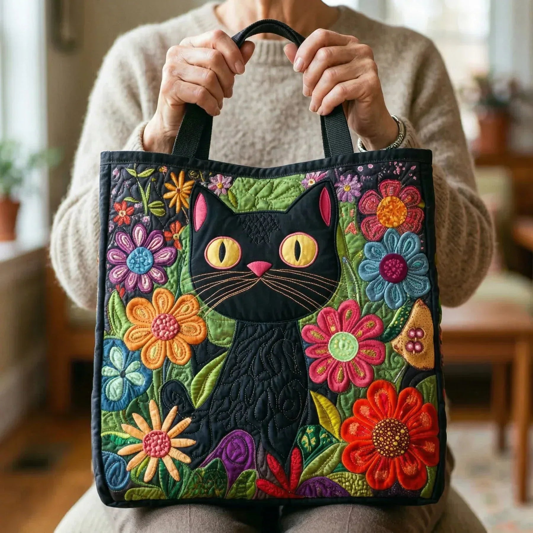 Geborduurde Vintage Tas "Zwarte Kat in Bloemen" — Folkstijl